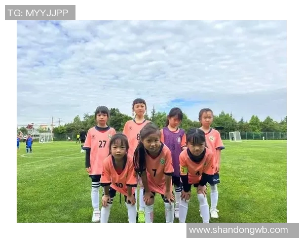 从小梦想成真足球明星的成长故事与童年回忆